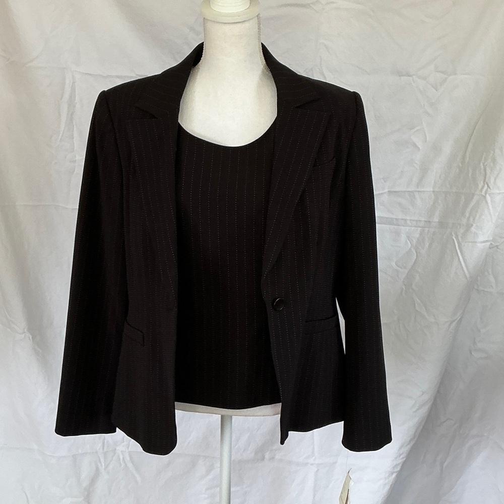 Three Piece Liz Claiborne Black Suit with Pink Pinstripes and Pink Lining - Picture 11 of 15